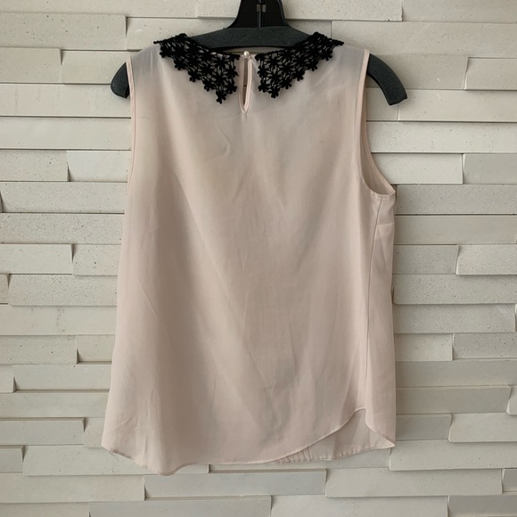 Nude top with black lace collar - Picture 2 of 6